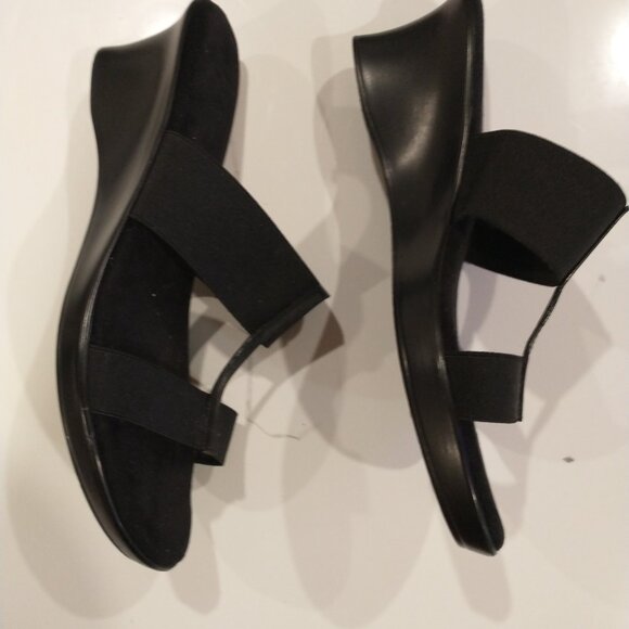 Used Black Italian Sandals Size 10 - Picture 2 of 4